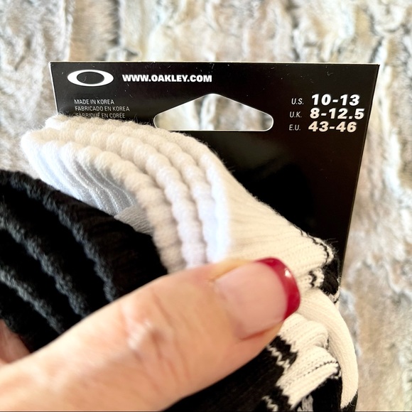 2-PACK Oakley black & white crew socks - Picture 7 of 9